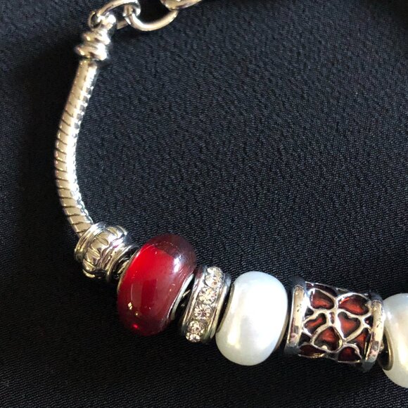 Gorgeous Bella Perlina Burgandy Red Charm Bracelet. One Size. - Picture 6 of 12